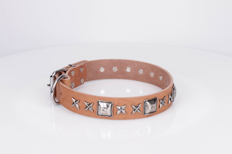 "Glamour Finery" FDT Artisan Female dog collar of natural leather with stylish old-looking circles "Glamour Finery" FDT Artisan Female dog collar of natural leather with stylish old-looking circles